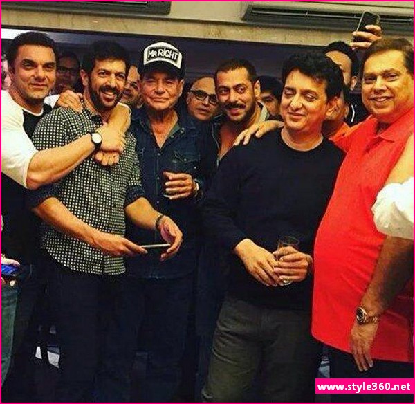 Shoaib Akhtar spotted at Salman Khan's party