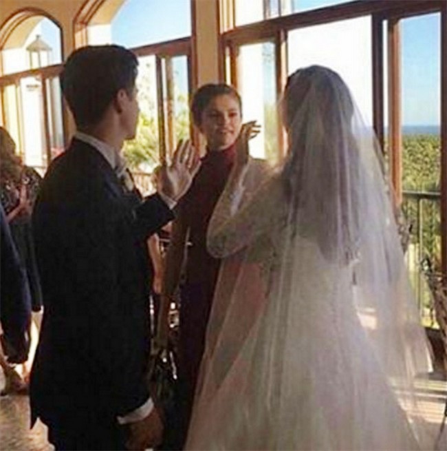 Selena Gomez At David & Maria’s Wedding Pics
