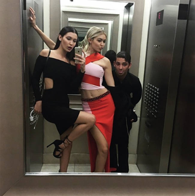 5SOS Looking Hot In Elevator Selfies